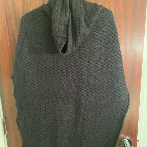 Sweater Cape - Picture 6 of 7